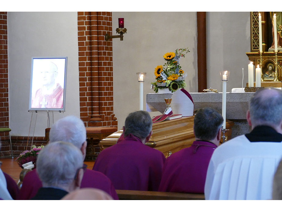 Pontifikalrequiem und Beisetzung von Weihbischof em. Johannes Kapp (Foto: Karl-Franz Thiede)